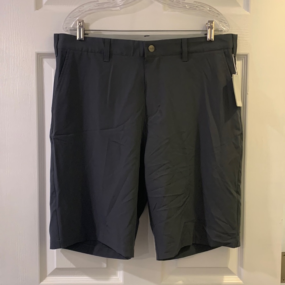 Men’s gray golf shorts